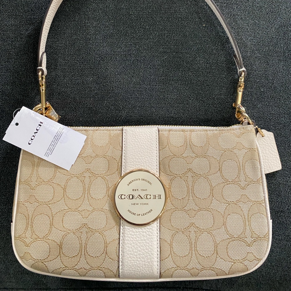BNWT Coach Lonnie baguette